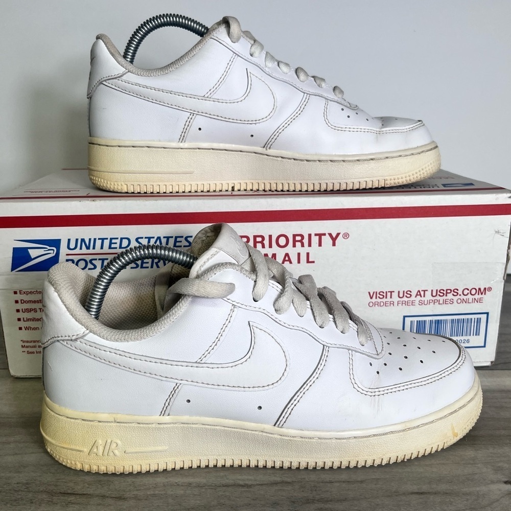 Nike Air Force 1 Triple White Shoes Sneakers Womens 8.5 Casual Comfy